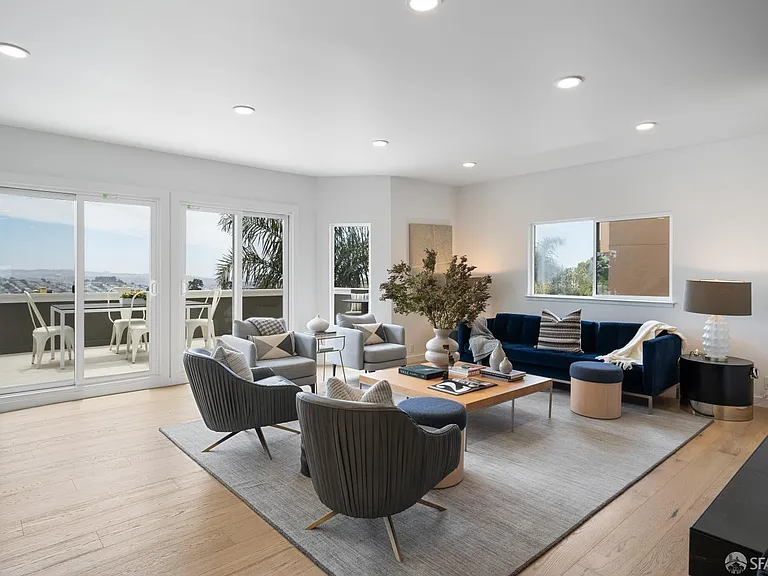 628 Los Palmos Dr — Photo 25