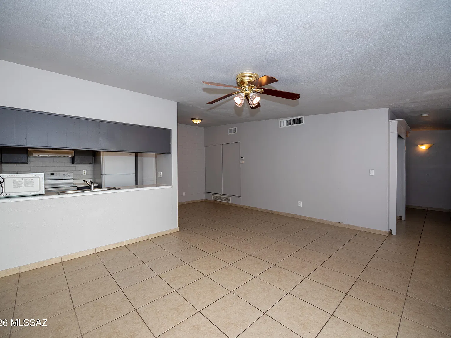 2 bed, 1.0 bath, 911 sqft, $845 — Photo 4
