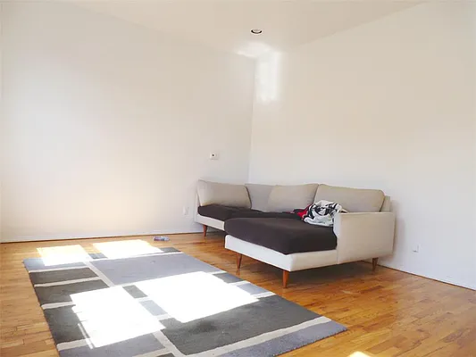 Rented by R New York | media 7