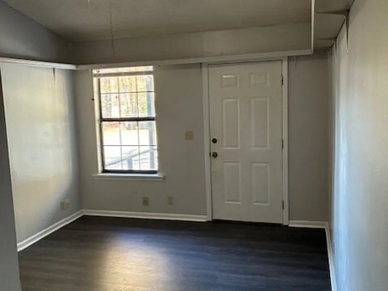 421 W King Ave — Photo 6
