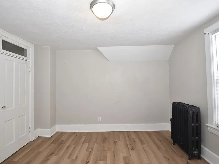 913 E Washington St — Photo 27