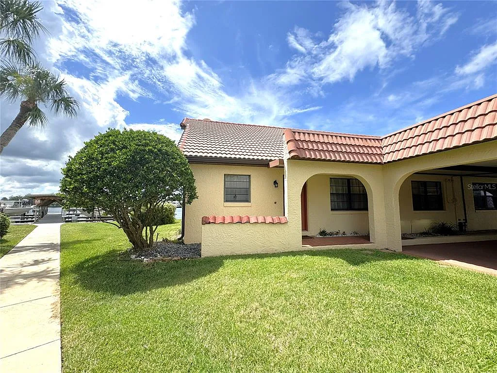 3 bed, 2.0 bath, 1704 sqft, $4,500 — Photo 3