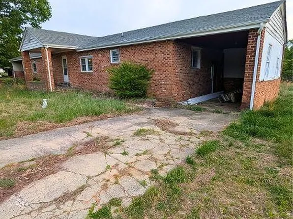 601 Farmers Mountain Rd, Gretna, VA 24557