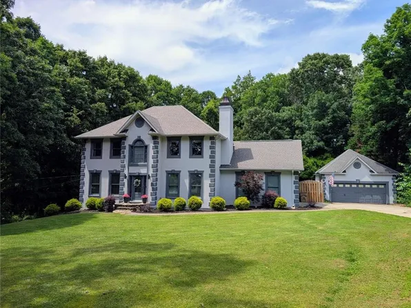 5630 Sourwood Rd, Cumming, GA 30040
