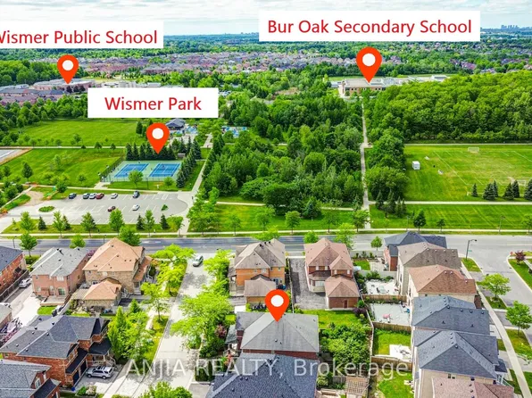4 Willow St, Markham, ON L6E 0G3