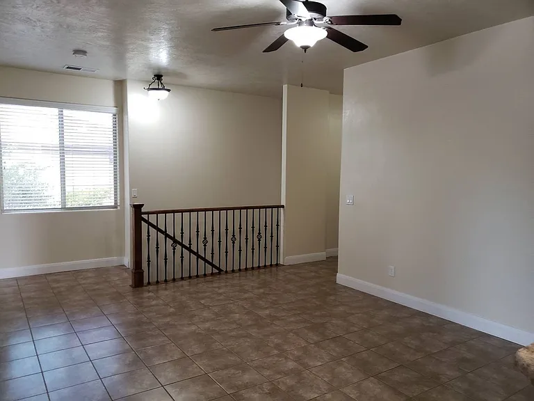 1385 W Clinton Way — Photo 4