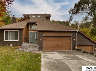 22131 Riverside Dr, Elkhorn, NE 68022