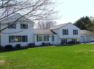 16 Heritage Farm Dr, New Freedom, PA 17349