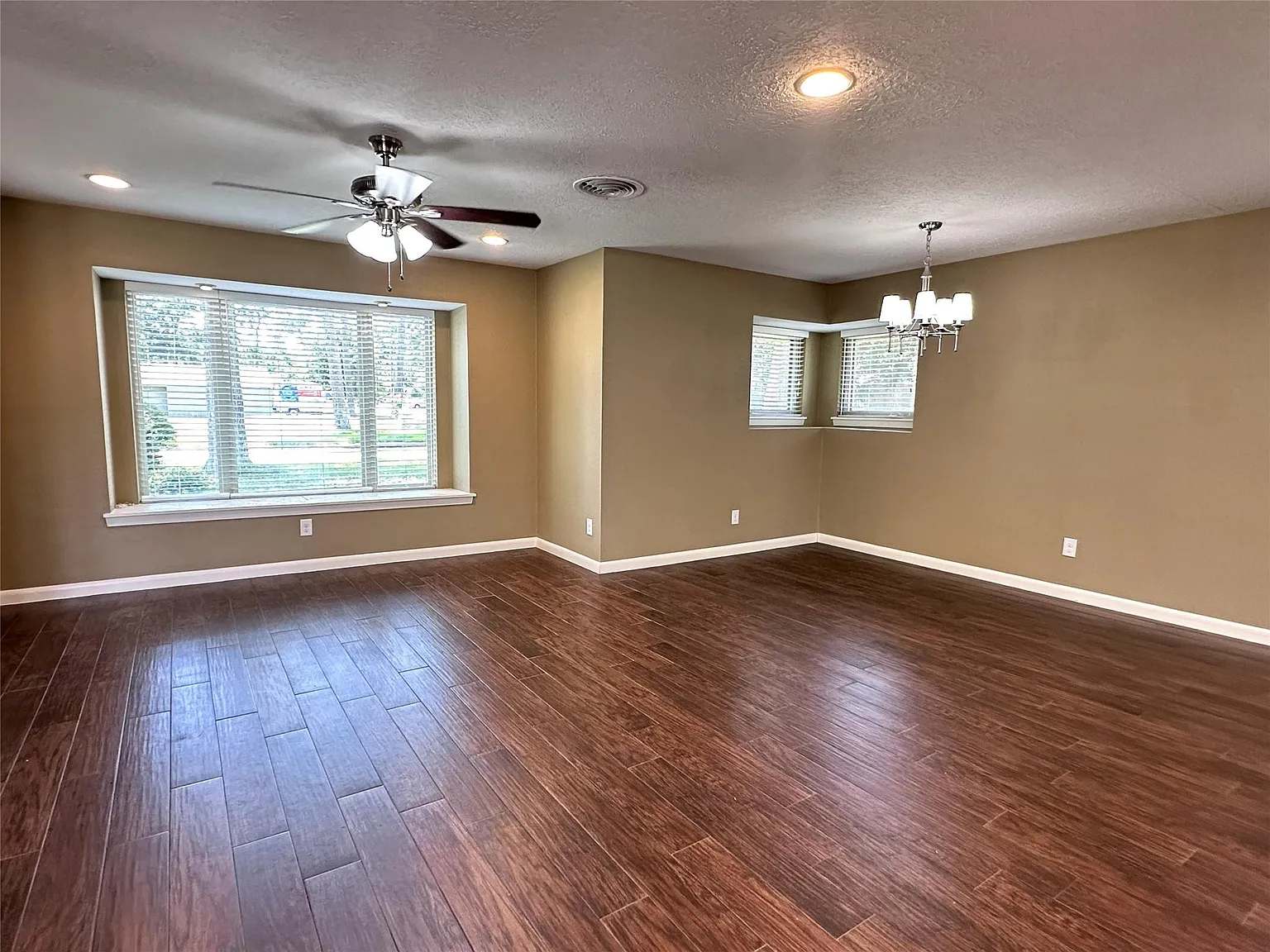 3 bed, 2.0 bath, 1891 sqft, $2,600 — Photo 4