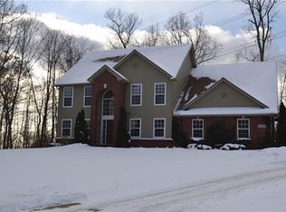 6230 Whispering Meadows Dr, White Lake, MI