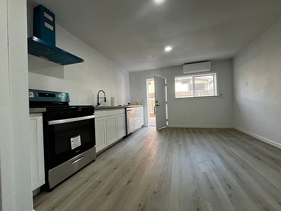 4th image of 804 Elisa Way #B