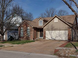 1537 Strawberry Glen Ct, Ballwin, MO 63021