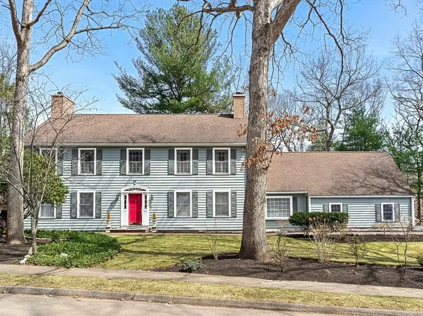 2 Liberty Ln, Lynnfield, MA 01940