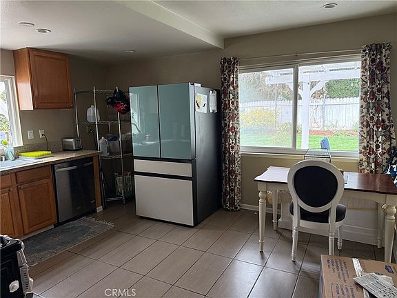 3rd image of 2002 Malcolm St