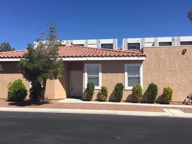 single story townhome — Photo 1