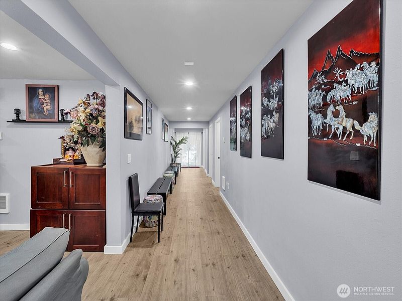 3rd image of 1302 SW Bay Street