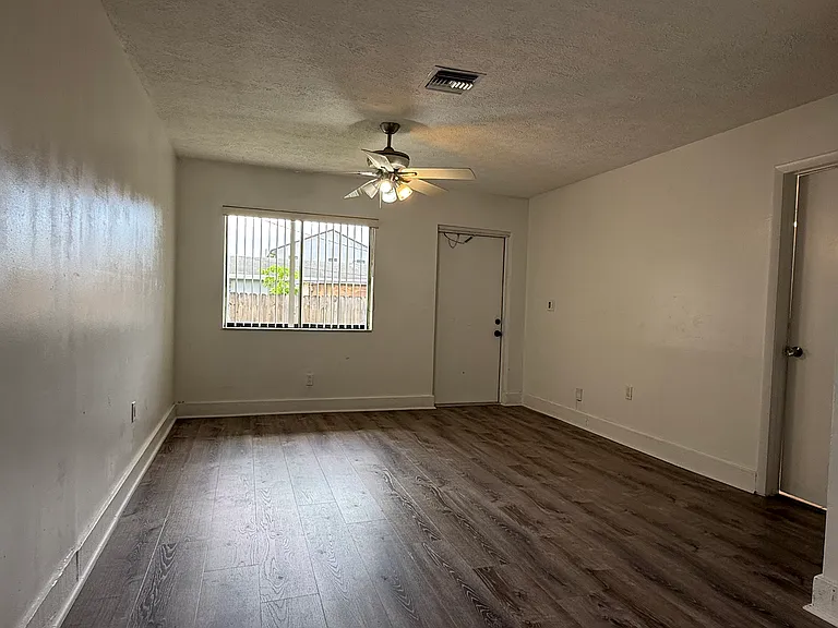 6109 Pierce St — Photo 7