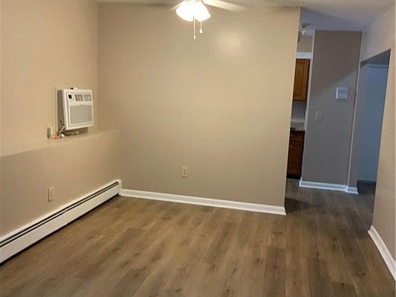 4th image of 74 Village Ct Unit 74