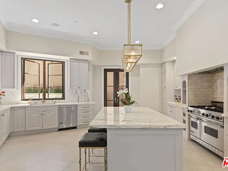 1465 N Robmar Dr — Photo 11