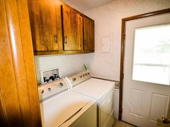 2nd image of 425 Fenway Dr