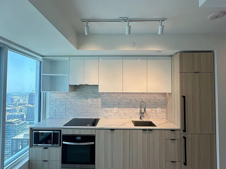 252 Church St #LPH07 — Photo 2