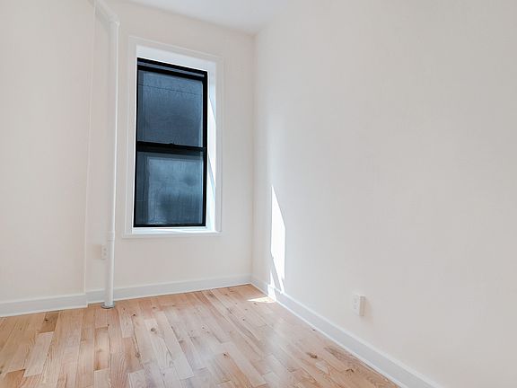 4th image of 1427 York Ave APT 4E