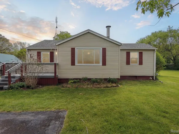 7244 Neff Rd, Mount Morris, MI 48458