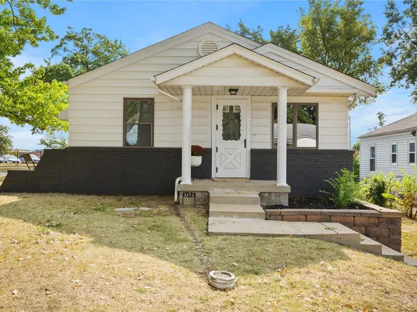 3272 Macklind Ave, Saint Louis, MO 63139