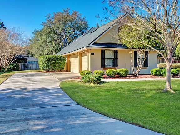 3rd image of 1325 Honeysuckle Dr