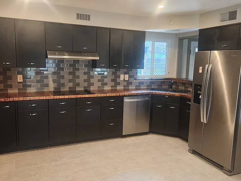 5961 Lynnbrier Ave — Photo 6