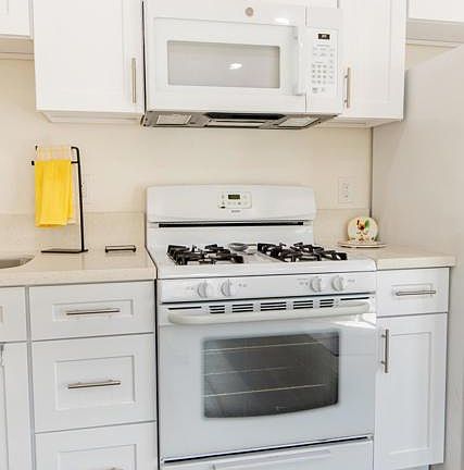 4th image of 13246 Helmer Dr
