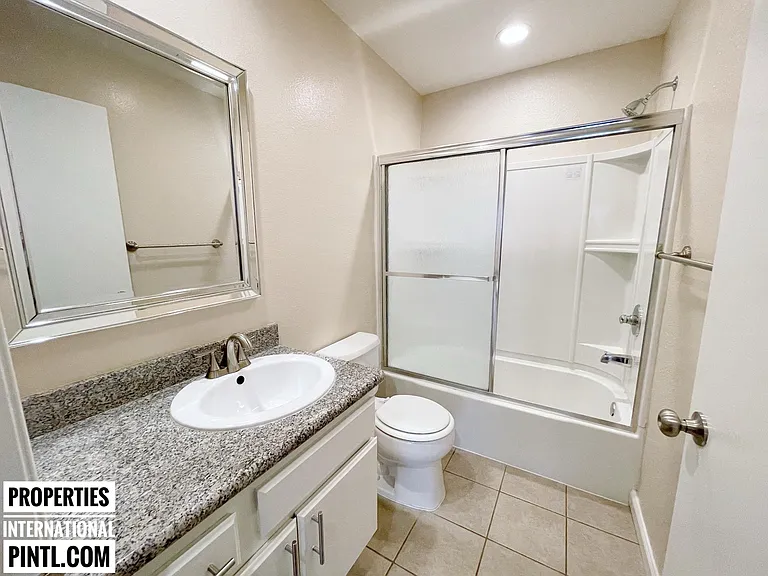 428 Hawthorne St — Photo 16