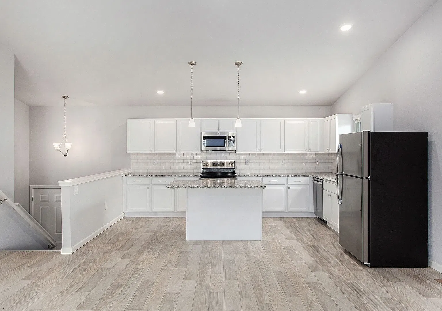 1 Month FREE Rent! Applied to Your First Full Month. Terms & Conditions Apply. — Photo 3
