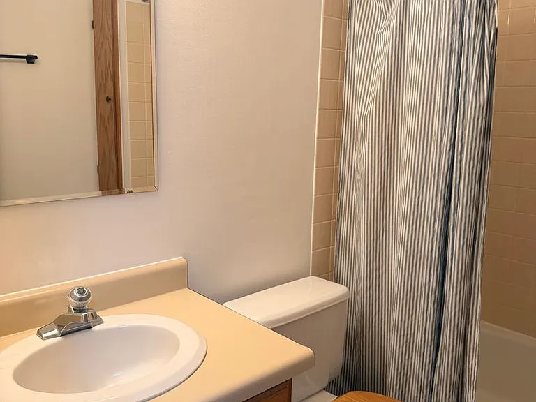 1612 W Olive St #13 — Photo 10