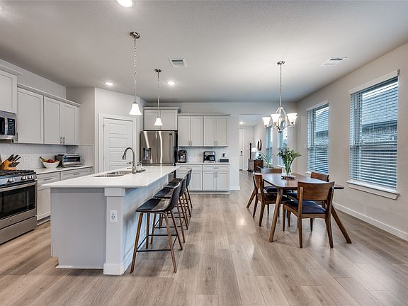 5th image of 5405 High Pointe Dr