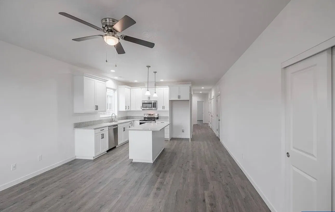 3 bed, 1335 sqft, $2,095 — Photo 4