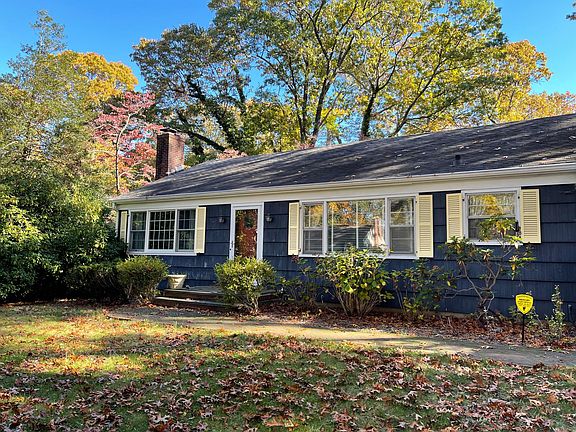 4th image of 107 Lowell Pl