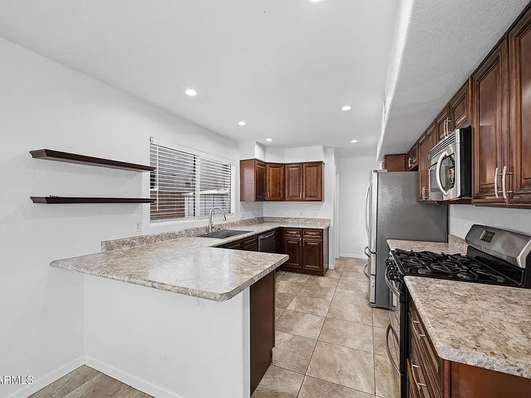 3906 E Kimberly Way — Photo 4