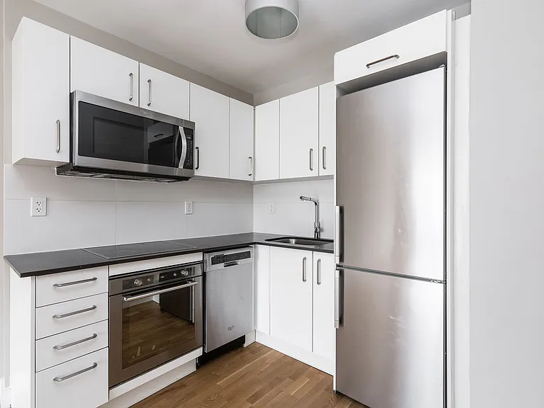 798 Richmond St W — Photo 25