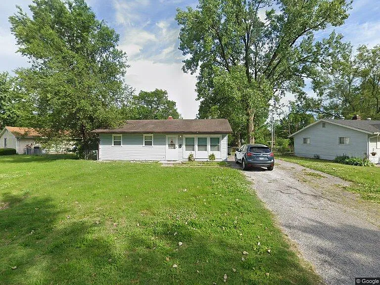 108 Kenneth Ave photo 1