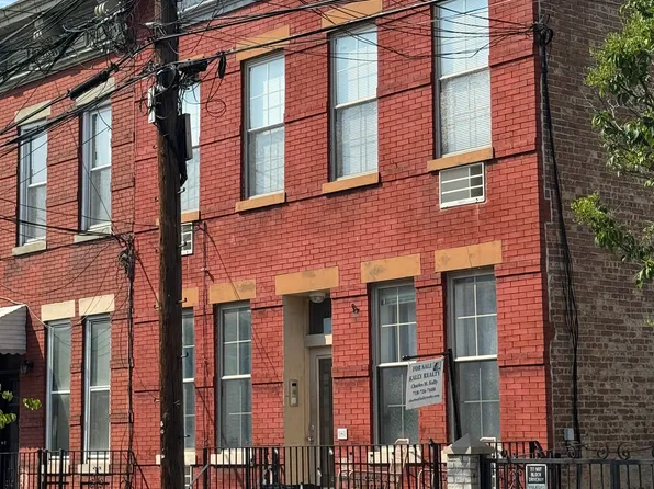 22-03 25th Road image 3 of 31