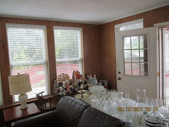 4th image of 427 W 21st St