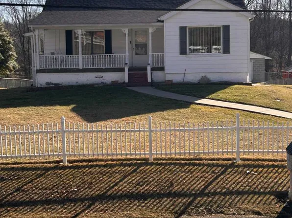 1023 Jones Ave, Oak Hill, WV 25901