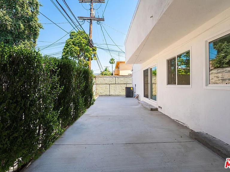 733 N Hayworth Ave #4 — Photo 23