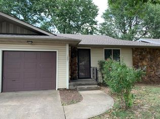 1461 E Camino Alto St, Springfield, MO 65804