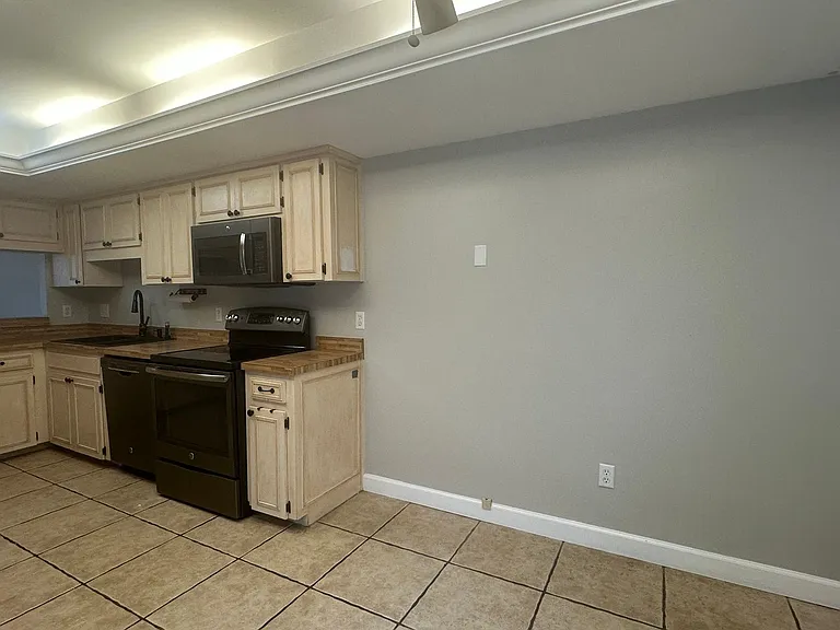 1532 N Carolwood Blvd — Photo 16