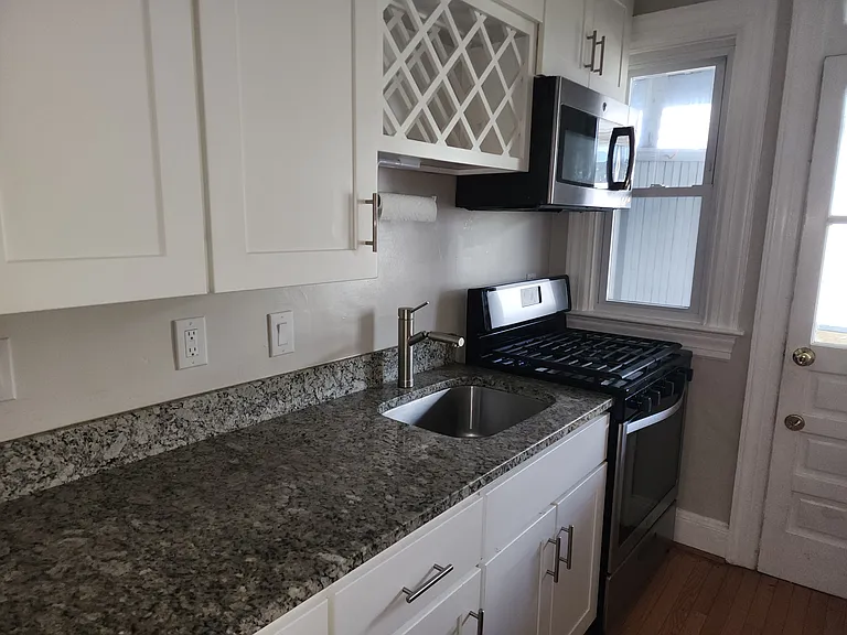 1-2105 Mount Vernon Ave #1 — Photo 16