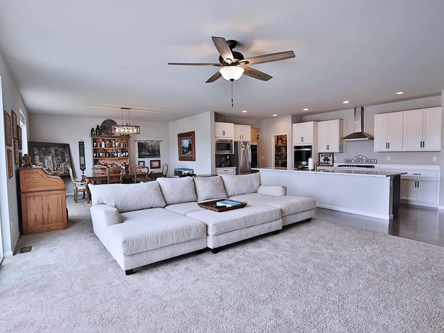 3 bed, 4382 sqft, $3,000 — Photo 2