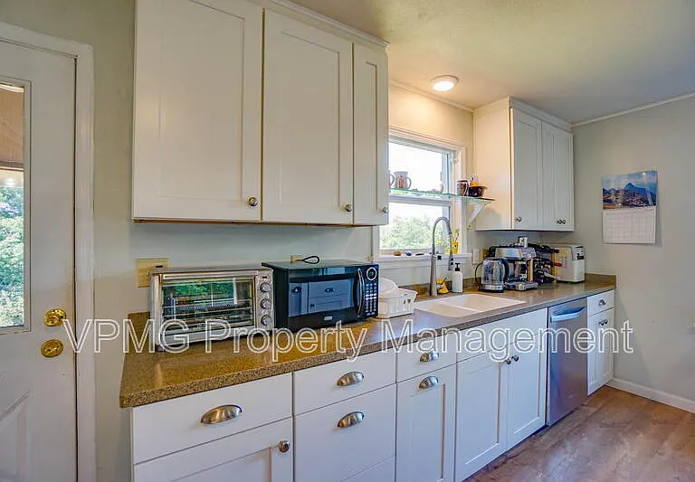 3956 Columbia Heights Rd — Photo 13