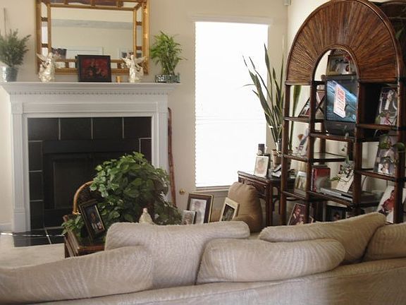 Family Room w/Fireplace